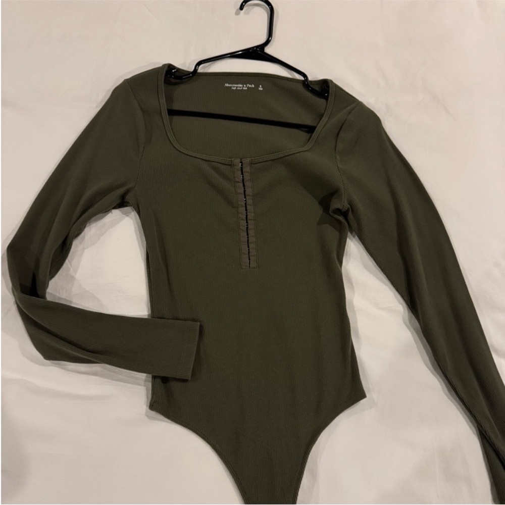 Abercrombie Long-Sleeve Hook-and-Eye Henley Bodysuit in Olive Green
